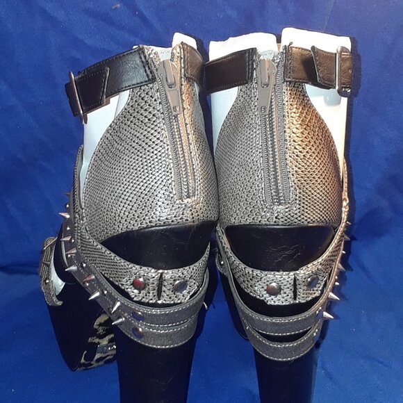 Spiked Decor Stiletto Heeled Gladiator Sandals - Picture 5 of 6